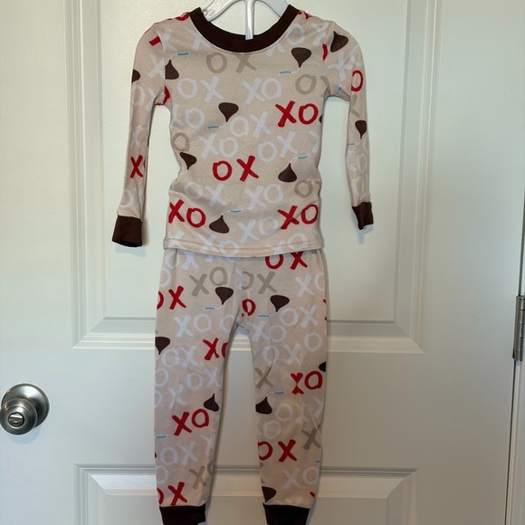 XO Pattern Pajama Set - Picture 2 of 7